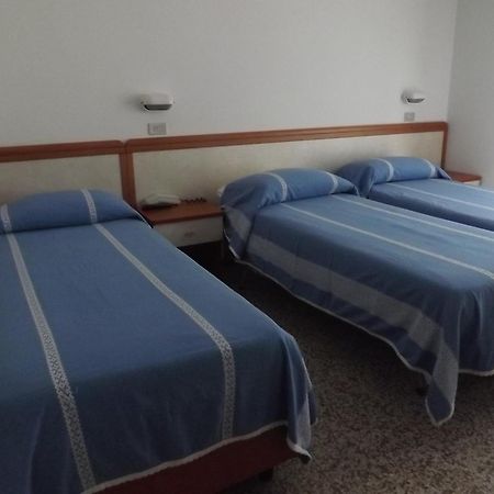 Hotel Tura Bellaria-Igea Marina Camera foto